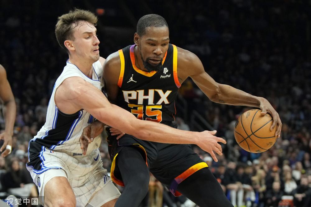 马卡：皇马内部提及最多的中场是麦卡，高层希望贝林转型中场.