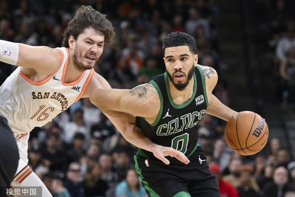 千年鱼腩要翻身！1转变6年首现 菜鸟中锋2特质胜过玻璃状元（弱旅迎逆袭！六年首现关键转变，新秀中锋两大特质力压玻璃状元）